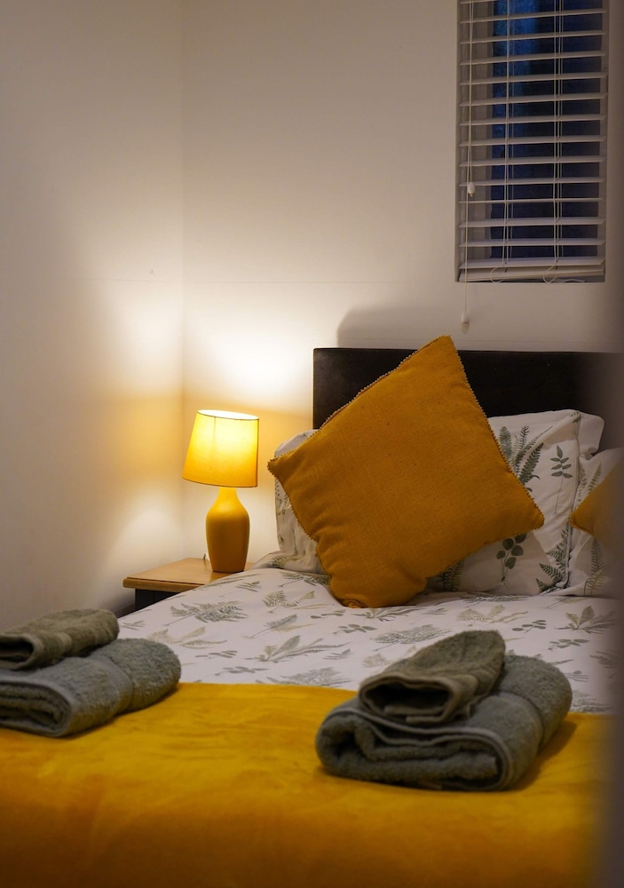 Ivy Cellar With 2 Bedrooms and 1 Bathrooms
