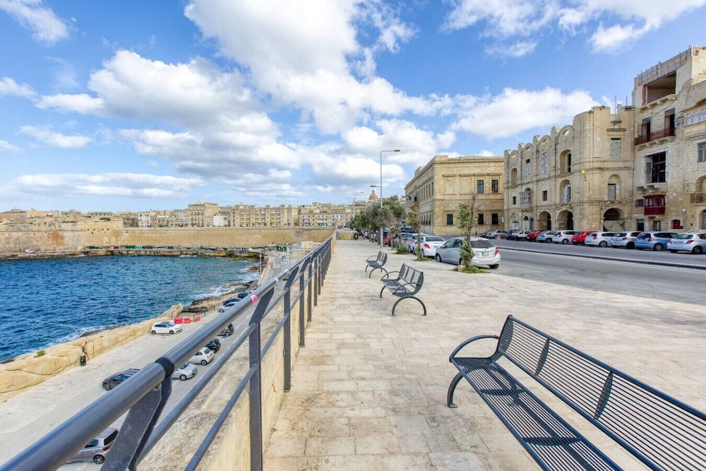 Cosy 1-bedroom Apartment in the Heart of Valletta view 3