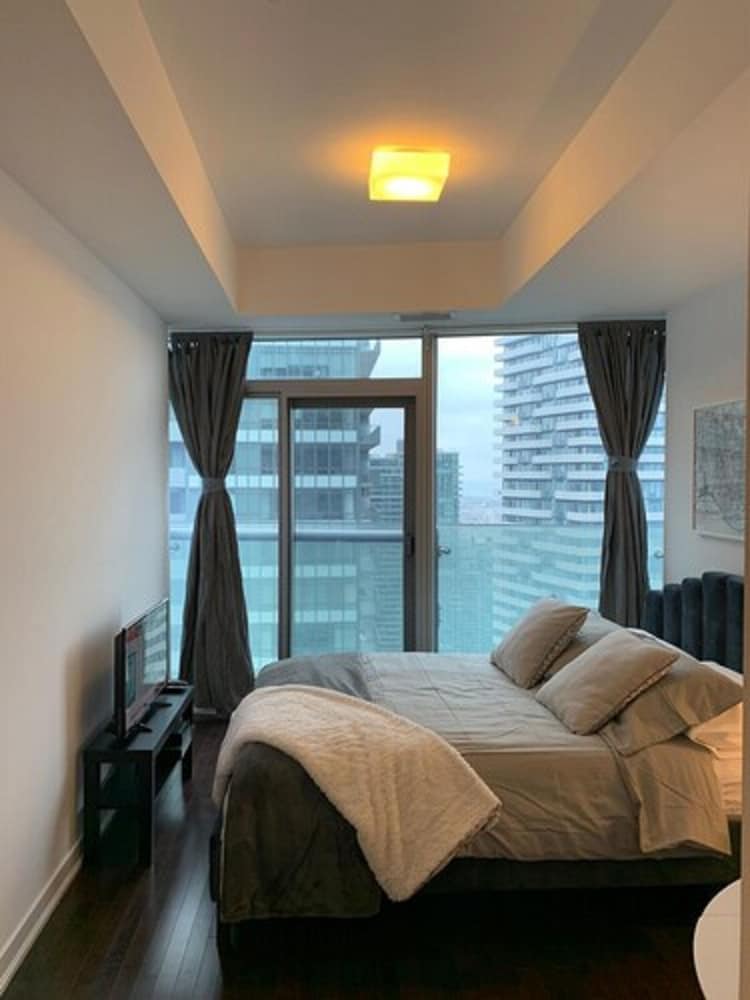 Lavish Suites - Luxury One Bedroom Condo - Image 2