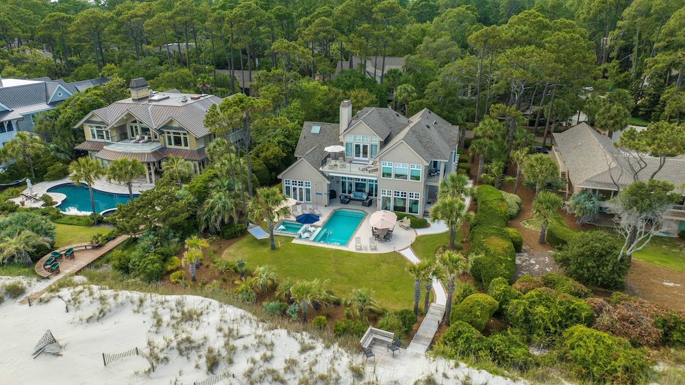 Luxury, Stunning 6 Bedroom Home with Saltwater Pool on the Beach