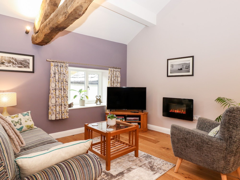 Low Ashmead Cottage