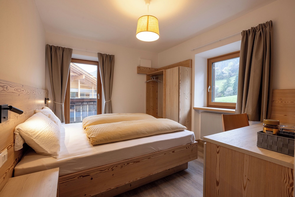 SAN PIETRO Dolomiti Small Budget Hotel