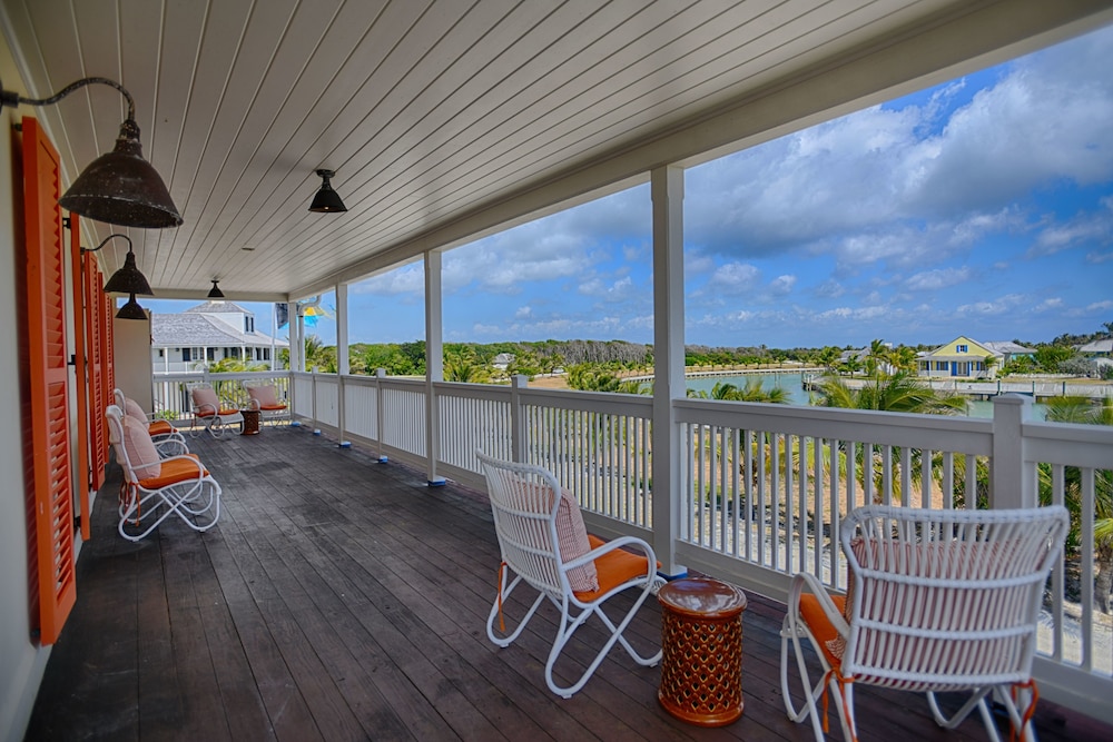 The Sandpiper Inn & Cottages
