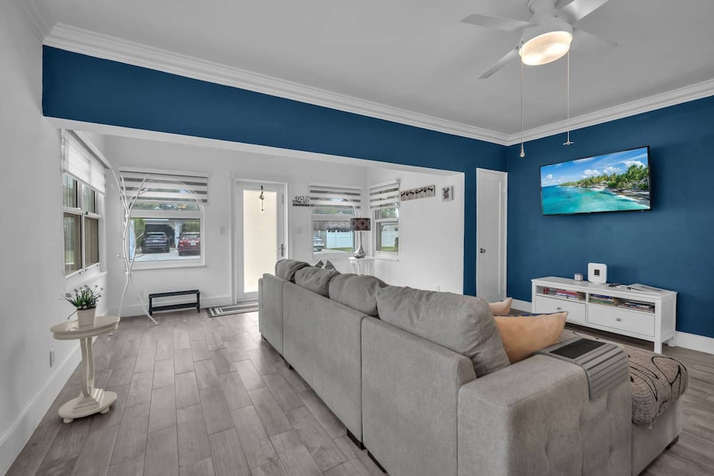 Entire House - Paradise in Dania Beach