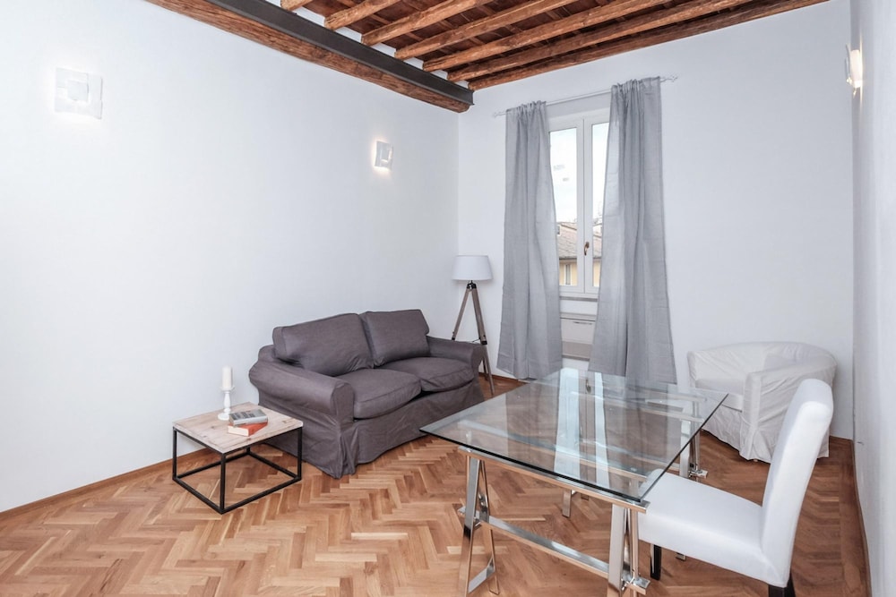 Regal Home in Trastevere