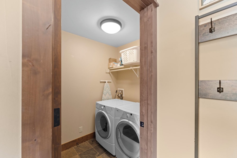Watertower Place Condos Unit 202, Building B