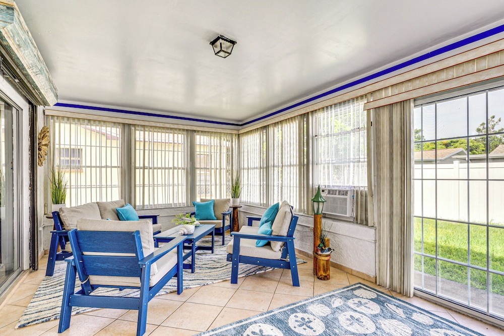 6 Mi to Hudson Beach: Port Richey Home w/ Patio!