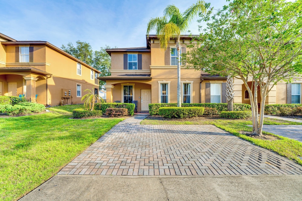 Resort Pool & Arcade: Family Townhome in Davenport
