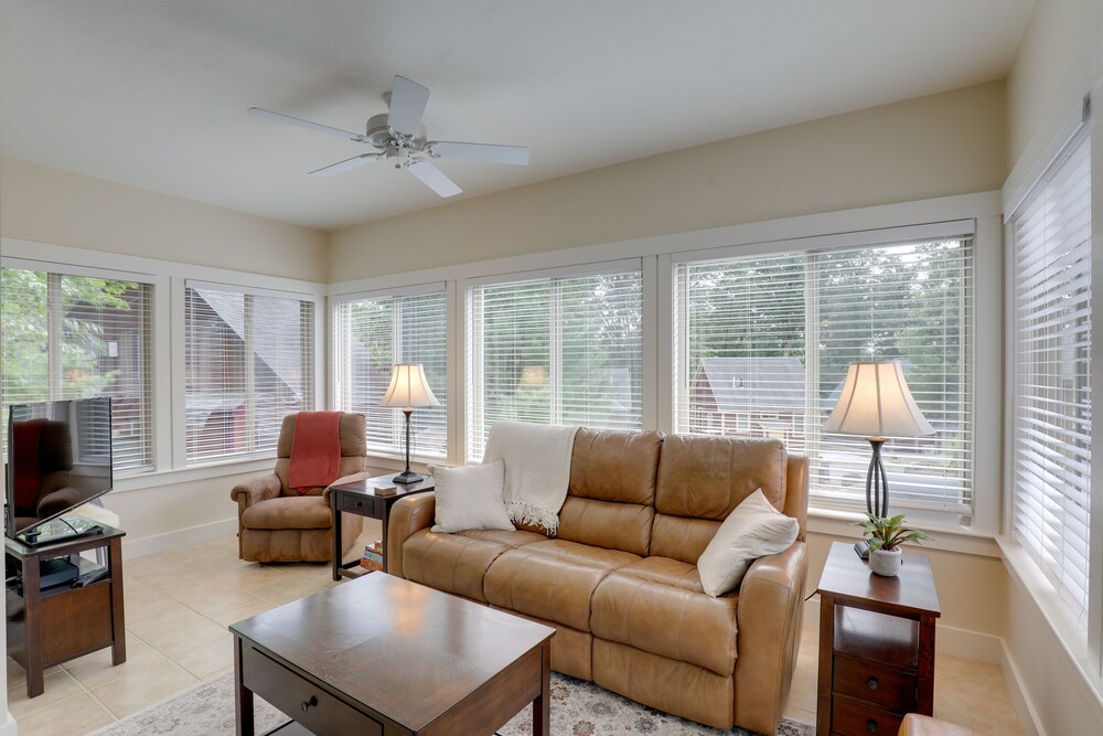 Inviting Summer Village Cottage: Golf Cart & More!