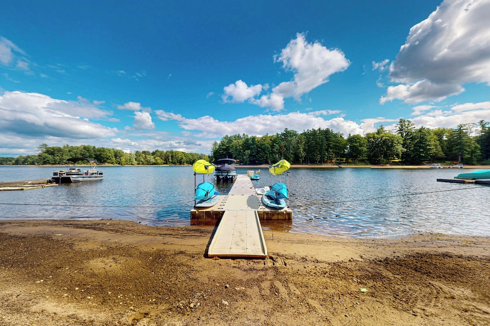 Hot Tub + Deck: Waterfront Home on Sacandaga Lake