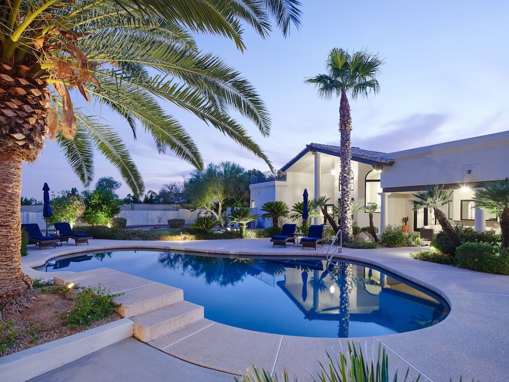 Luxury Mountain Estate-pool-spa-bbq+bar-fire pit