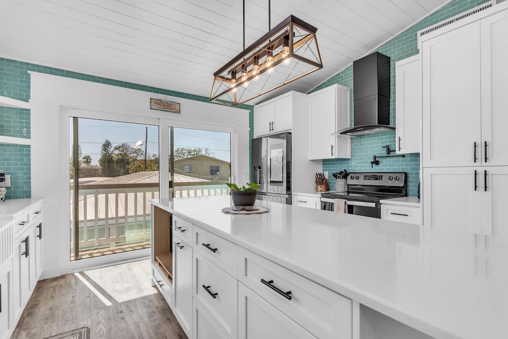 Bates Avenue House