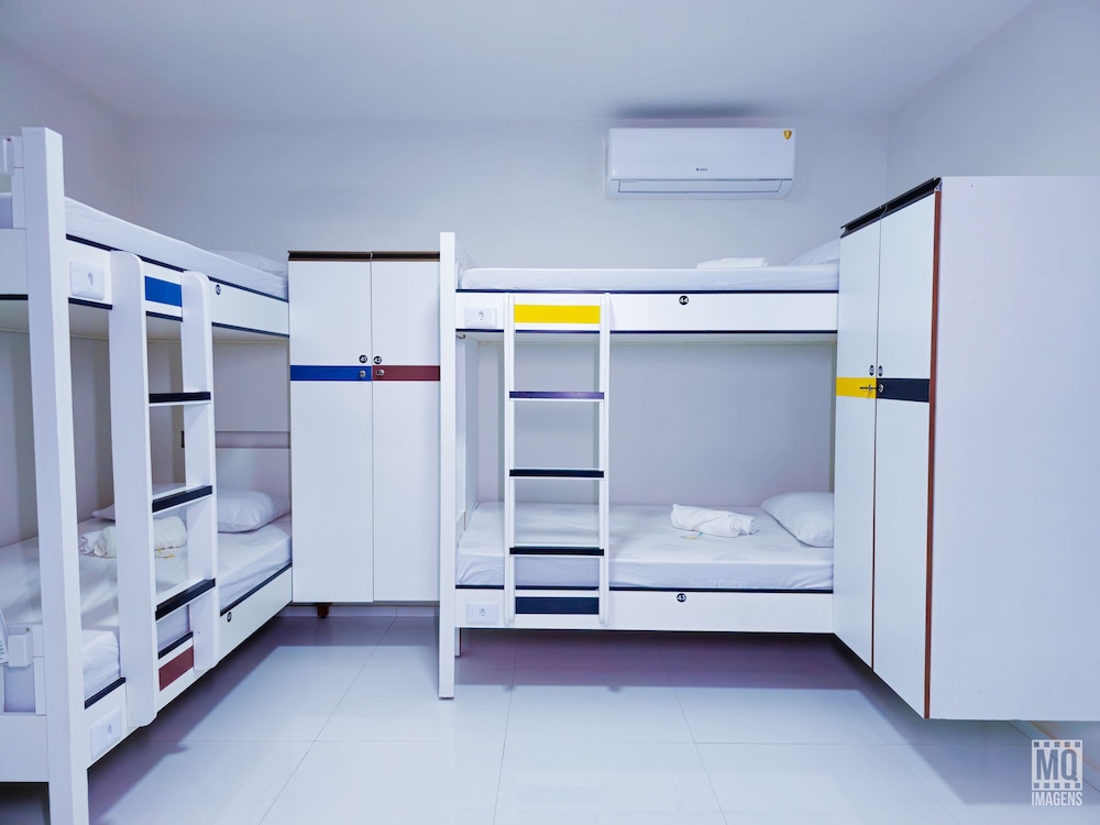 MANERO HOSTEL