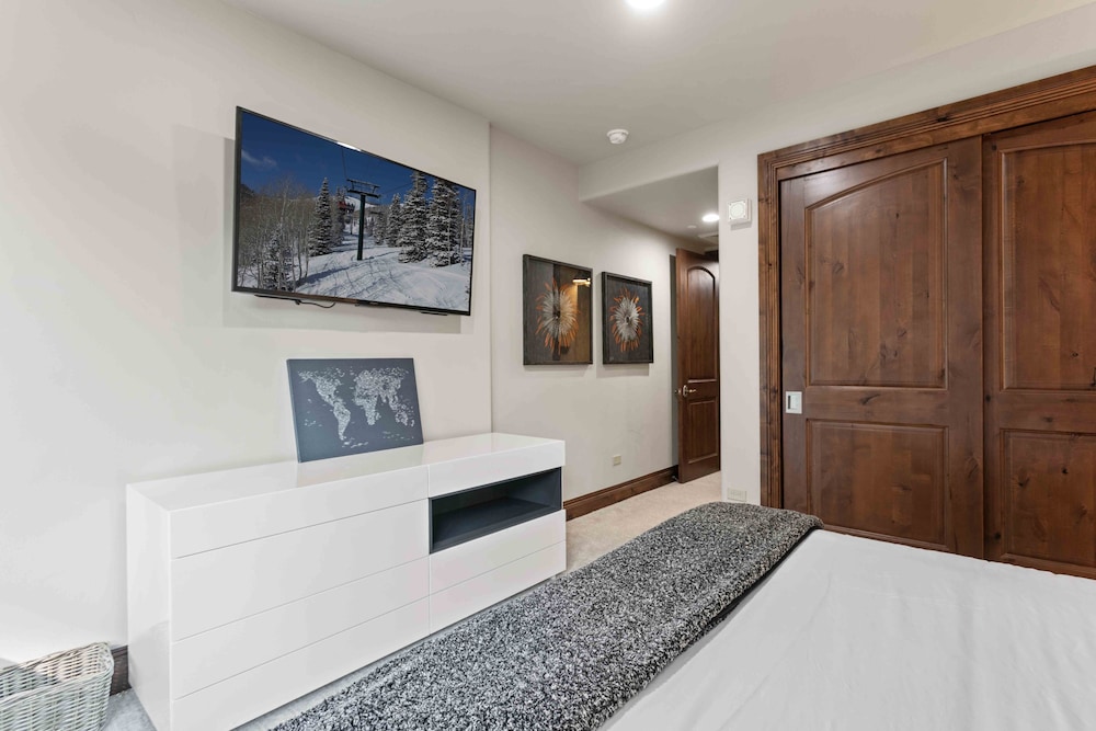 407 - Four Bedroom Silver Strike 4 Condo