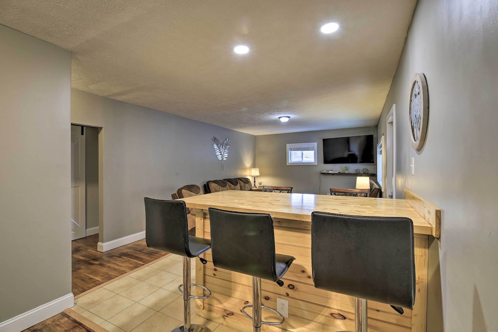 Mullens Cabin w/ Gas Grill & Mountain Views! view 5