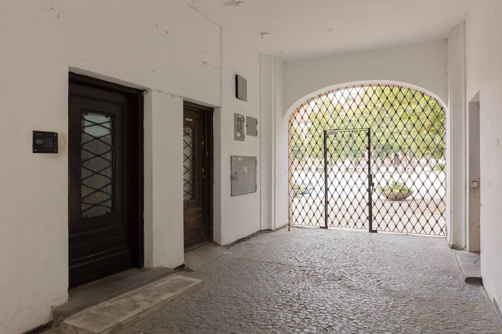 Apartment Rynek Nowego Miasta by Renters view 3