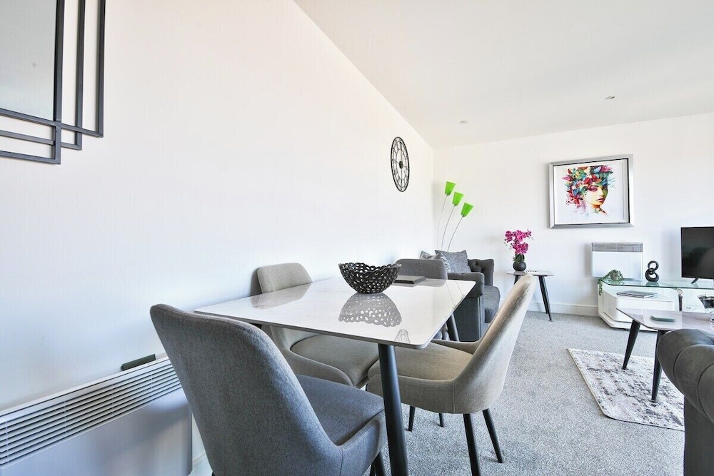 Just Stay Wales Beautiful 1 Bed Flat - Marina View