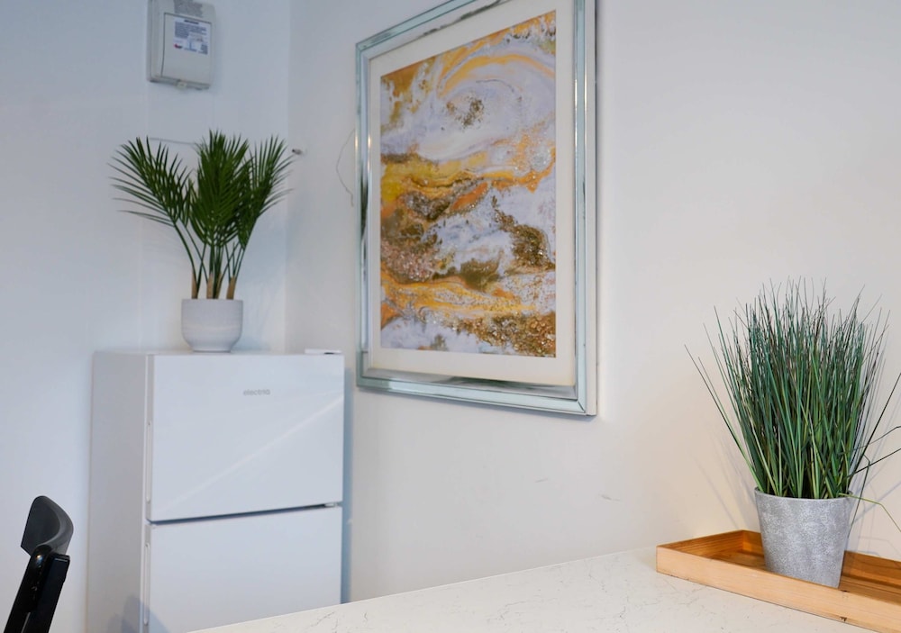 Ivy Cellar With 2 Bedrooms and 1 Bathrooms