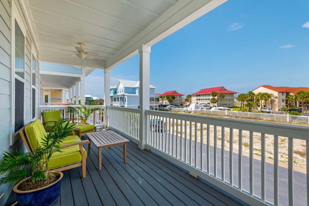Camp David 4 Bedroom Cottage by RedAwning