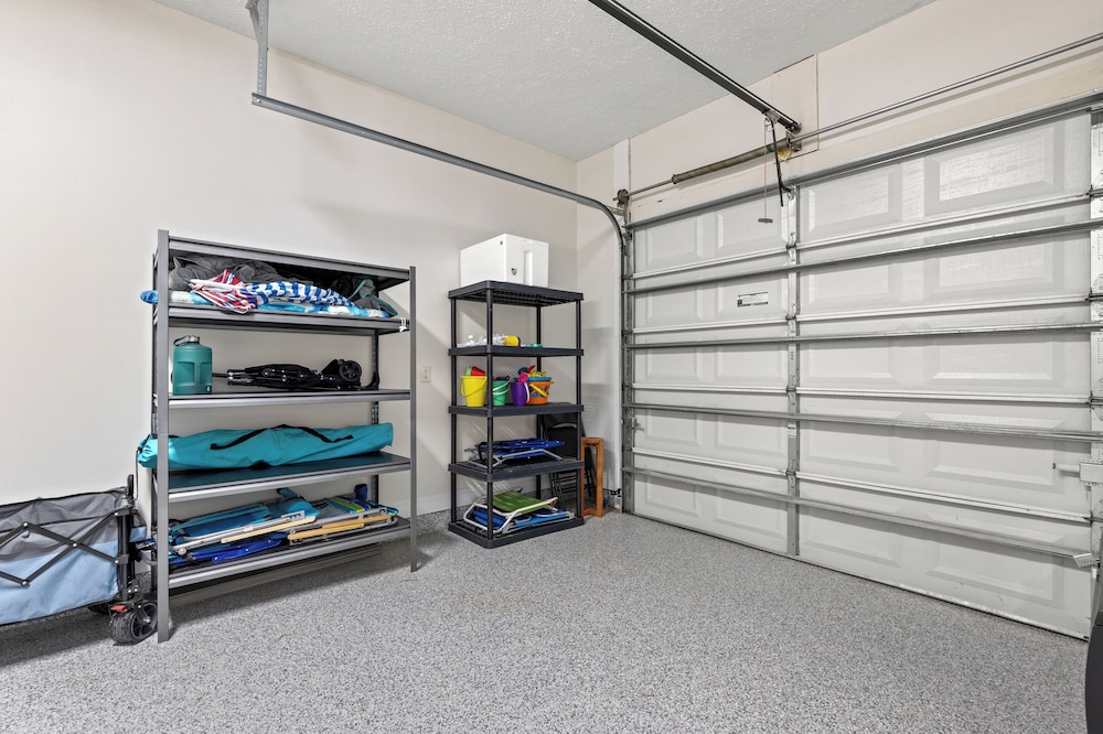Escape to Sand Dollar Holler: Coastal Retreat, 3 Beds, 2.5 Baths, Sleeps 10!