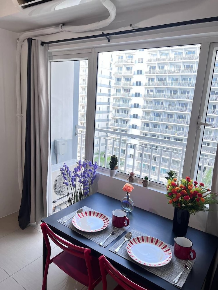 1 BR Shell Residences Facing amenities