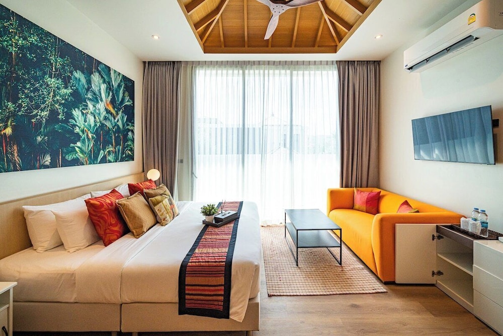 Teak 5BR Pool Villa Bang Tao + Airport Shuttle