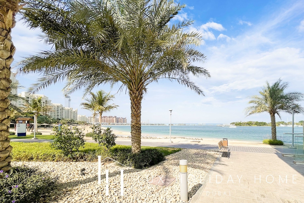 LUX Holiday Home - Azure Residence 2