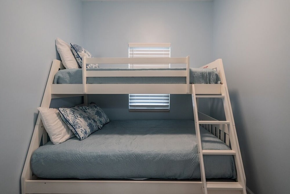 Sterling Sands 604 2 Bedroom Condo by RedAwning view 3