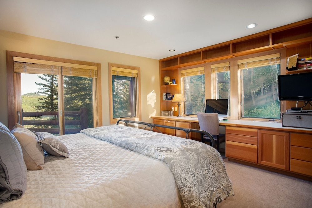 Enclave at Deer Valley Resort - Three Bedroom Condo with Hot Tub #1 3 Condo