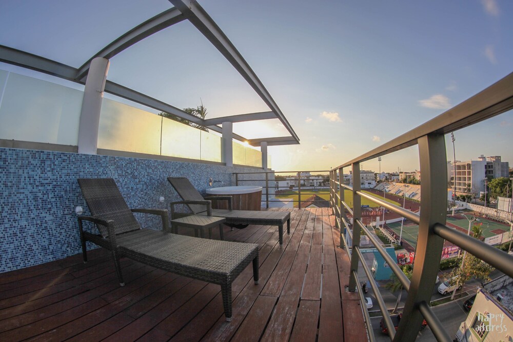 Classy 2BR Penthouse Condo in excellent area by Happy Address view 3