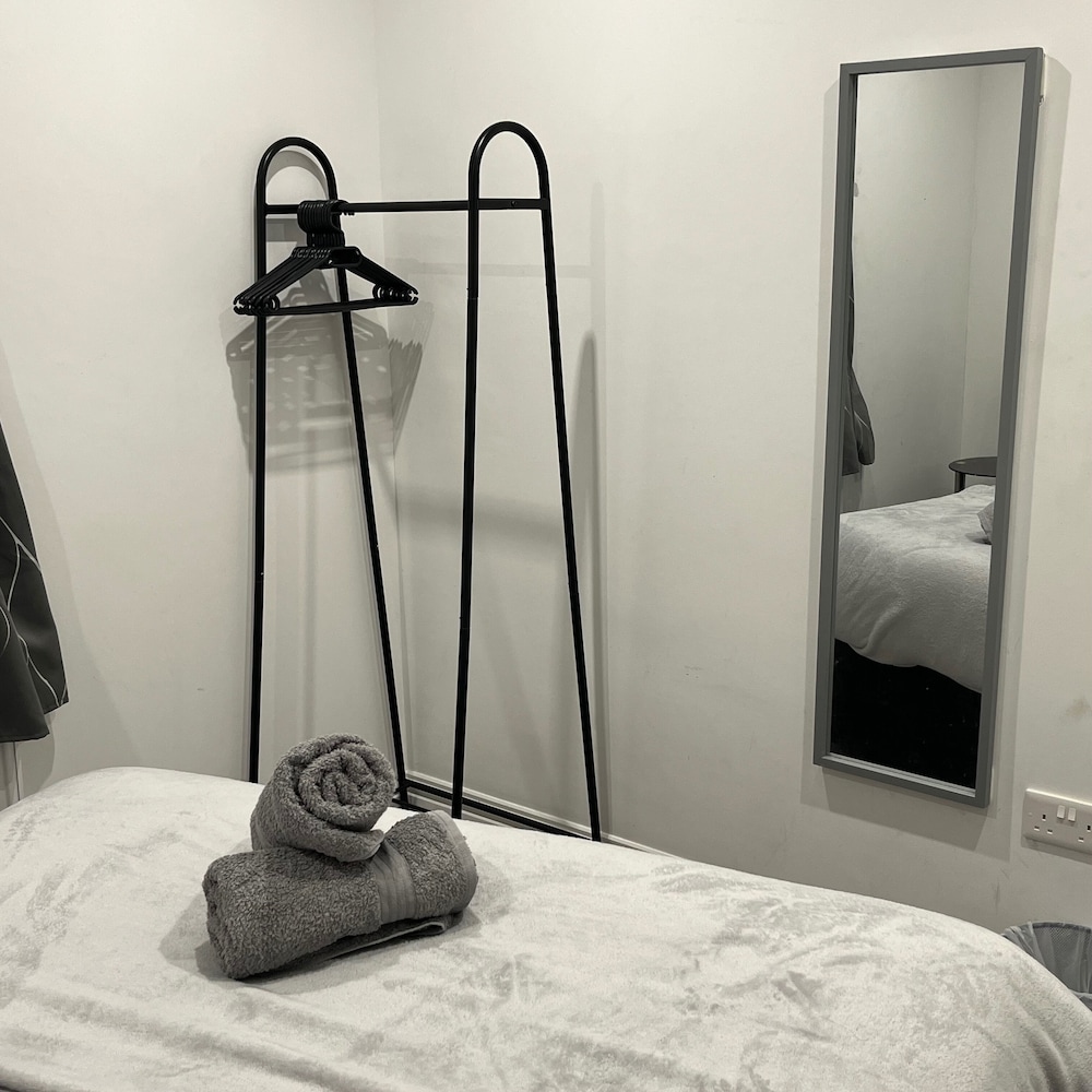 Sleek, Sleeps 6 Sunset Views, Family Friendly