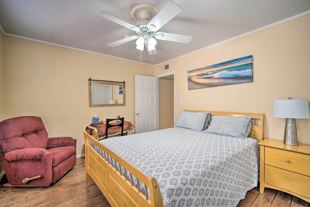 El Paso Home w/ BBQ Grill - 4 Mi to Sunland Park!