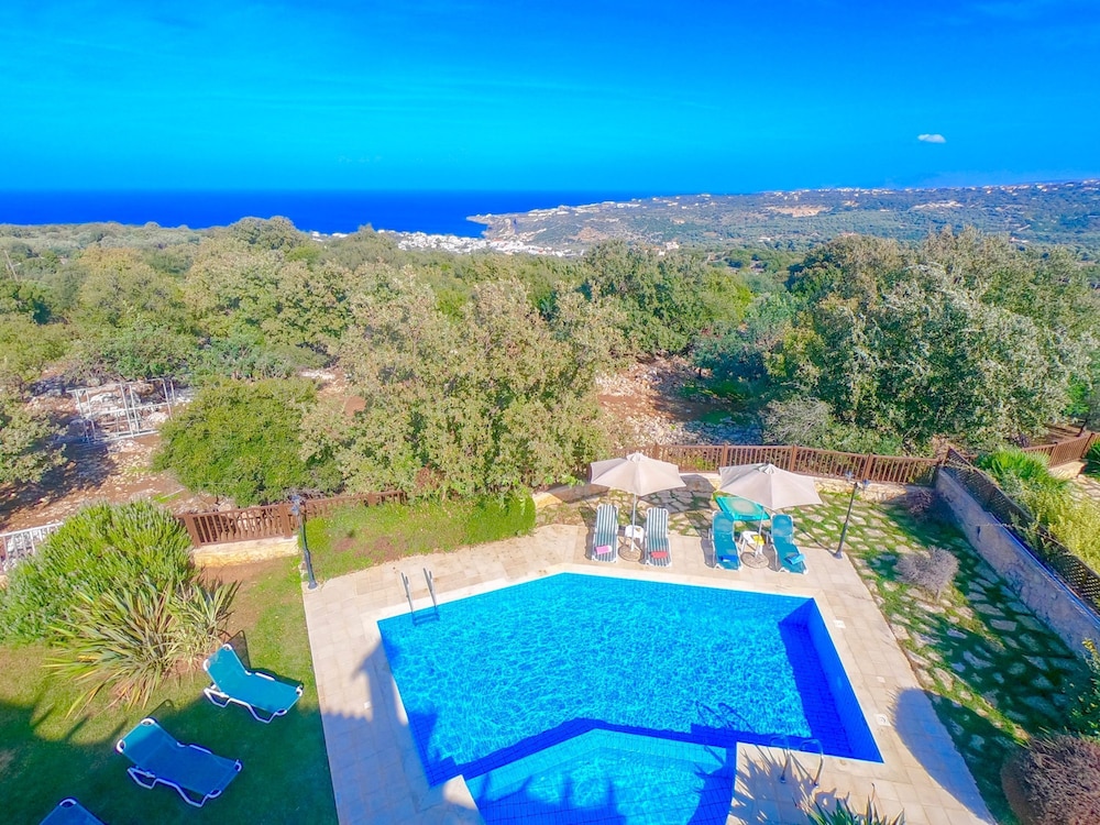 Dafni Villa by LeaderStay