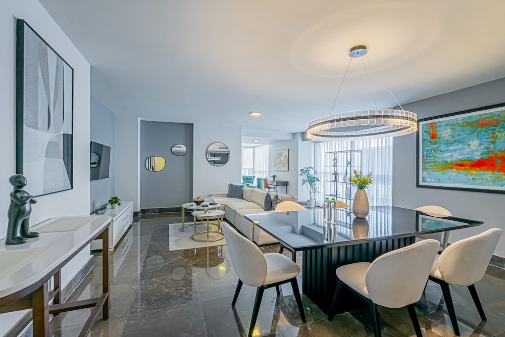 w Majestic 2BR w Perfect Balcony in YOO
