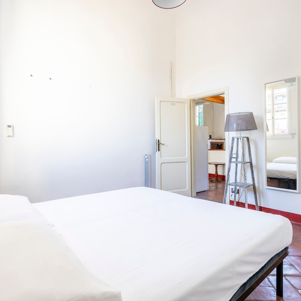 Cerchi 3 in Firenze With 2 Bedrooms and 1 Bathrooms