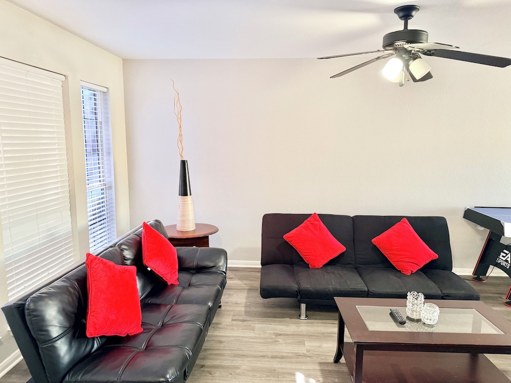 Family Retreat Near Kalahari-Sleeps 11