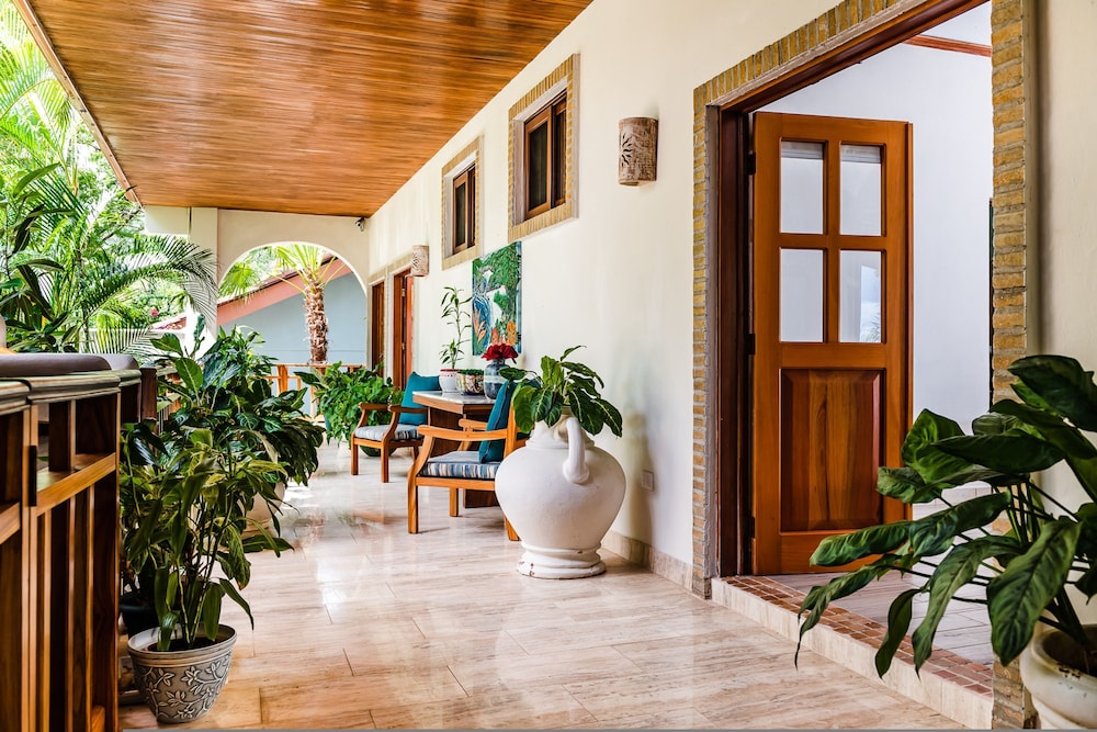Luxury Beachfront 5 Bedroom Villa on Famous Beach