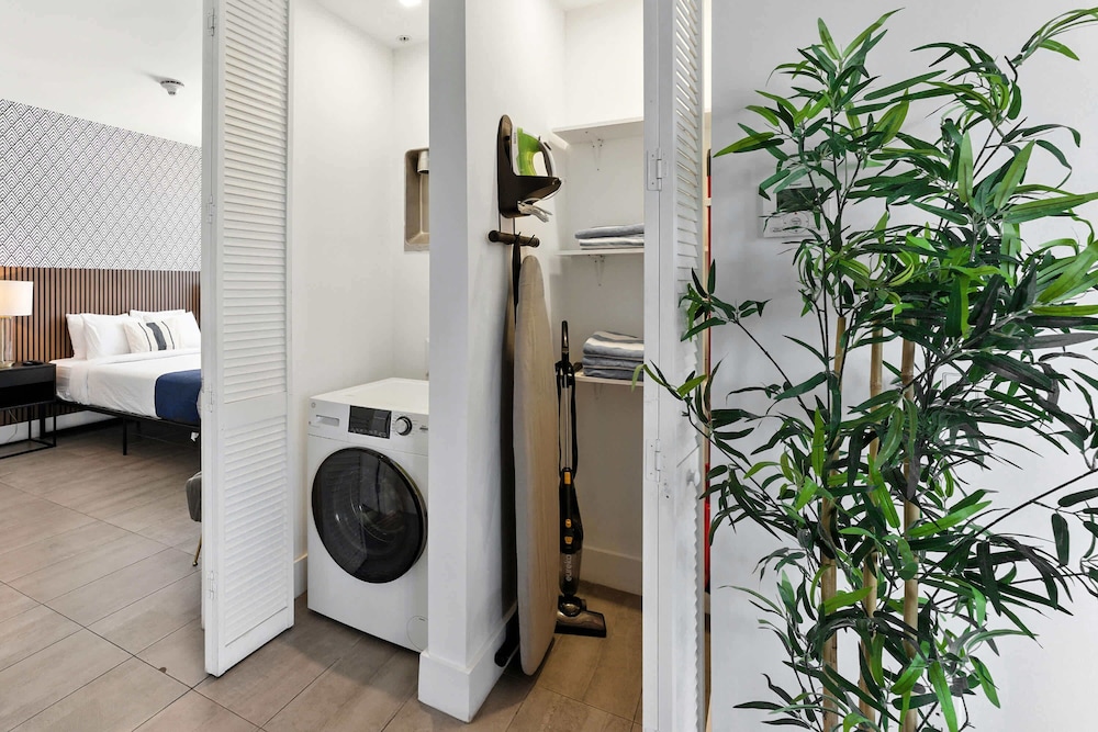 Modern South Beach 2 Bedroom Gem
