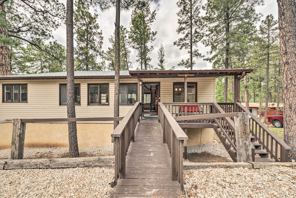 14 Mi to Ski Apache: Ruidoso Home w/ Deck & Grill! view 4