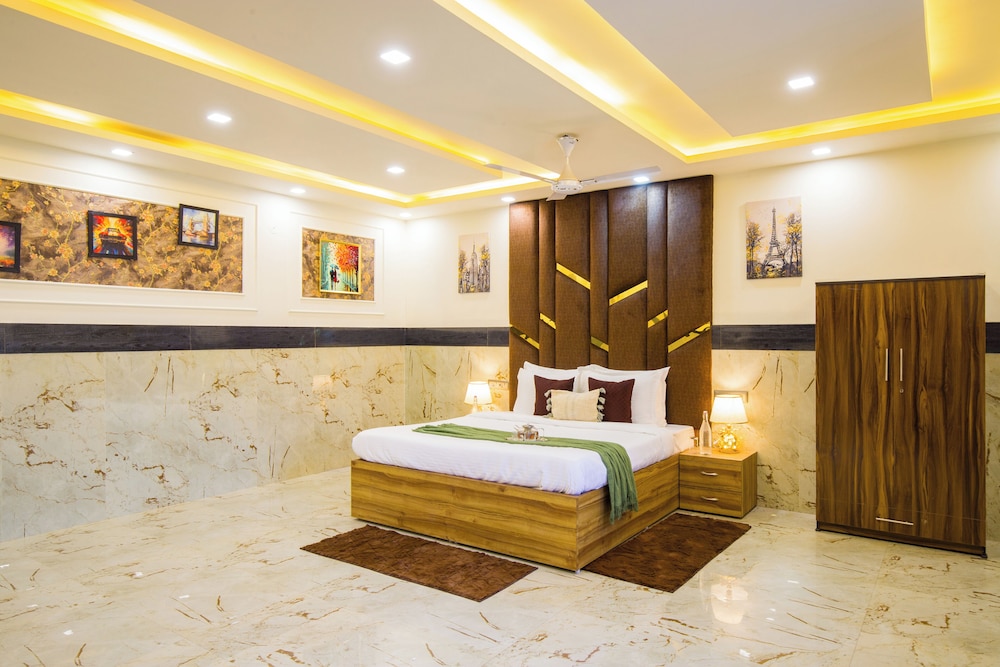 ELIVAAS Ivory Estate Pet-friendly Farm