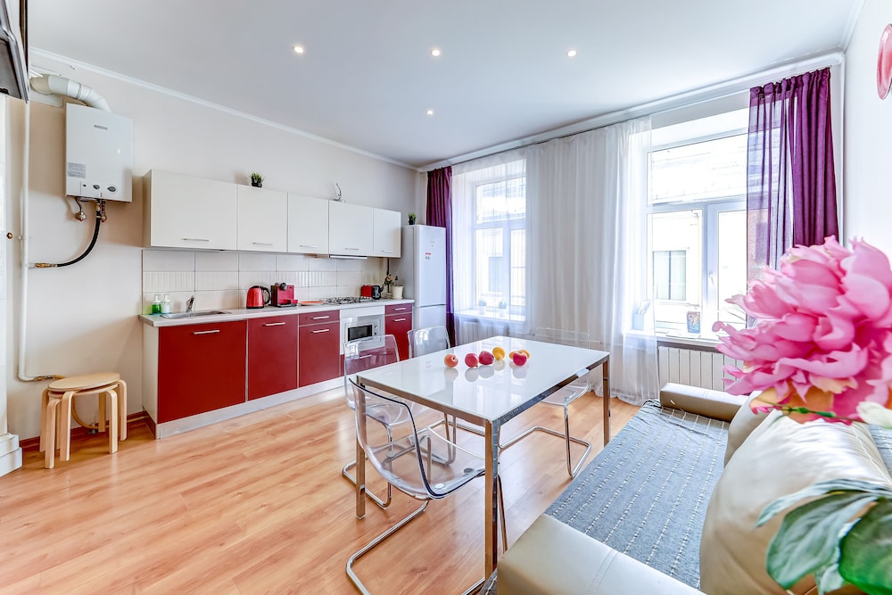 Home4day Central Apartment on Nevsky Prospekt