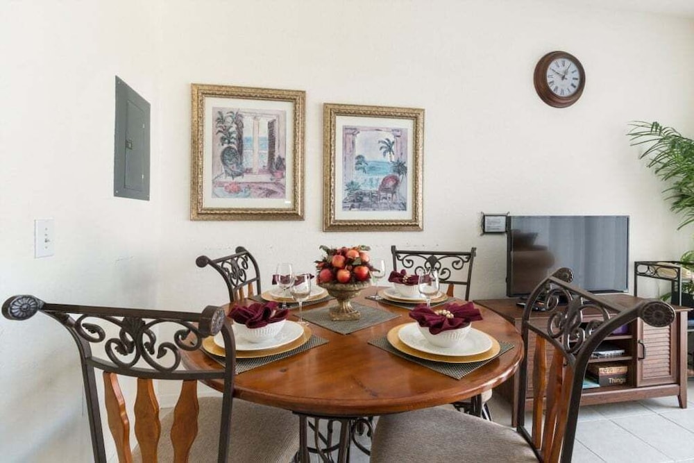 Windsor Hills Getaway: 3br, Pool, Near Disney 3 Bedroom Townhouse
