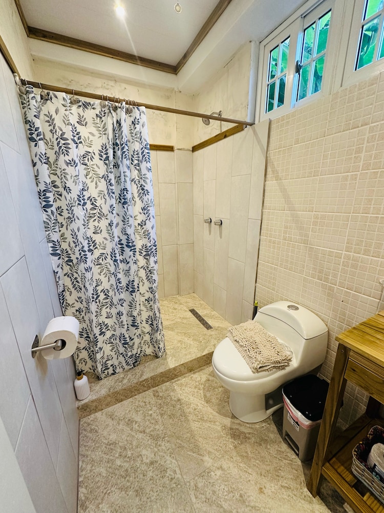 Annies 6th Street Apartment