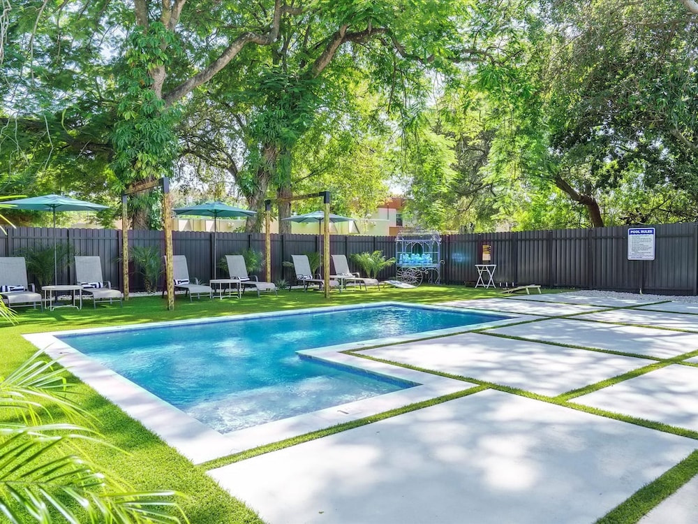 Fresh Modern With Pool Oasis