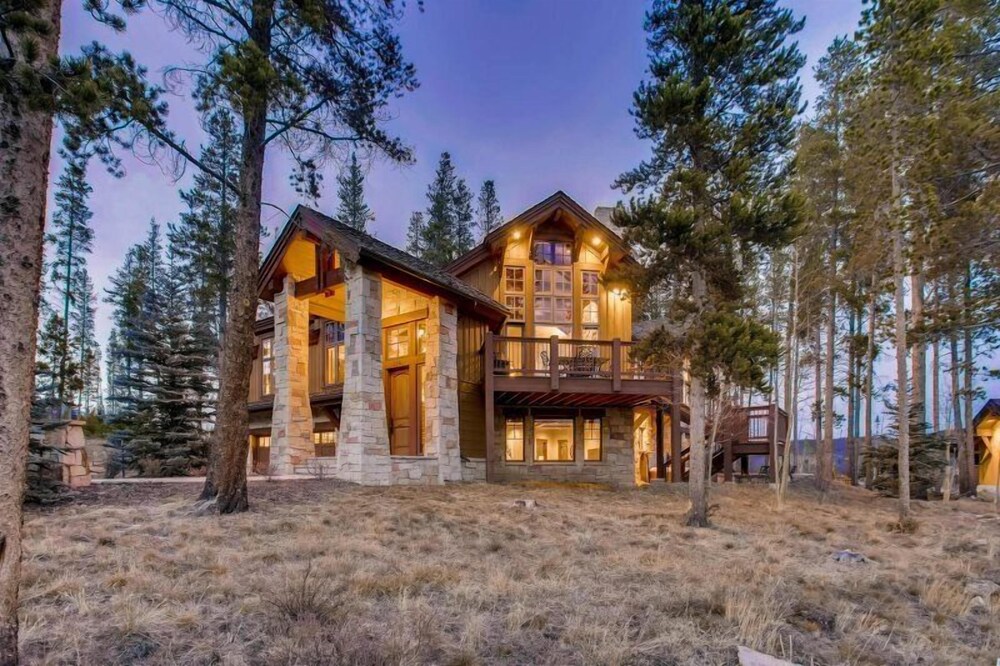 Breck_snowy_point_chalet