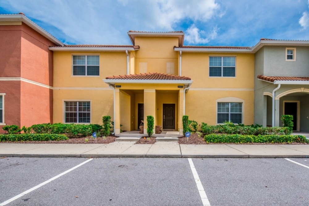 Townhome in Champions Gate Resort 2827 - Image 1