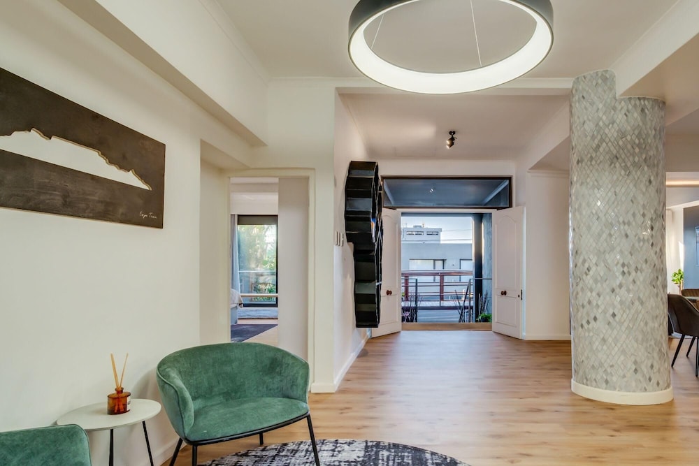 Contemporary Holiday Home in the Heart of Green Point House of M view 5
