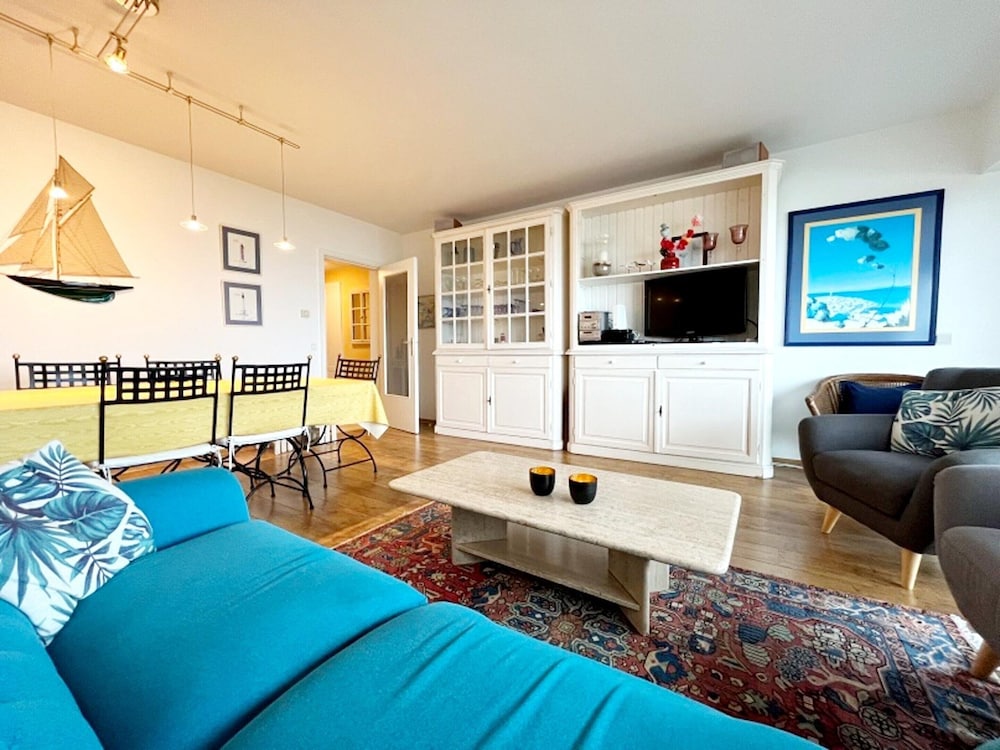 Apartment in Wenduine With Stunning Sea Views