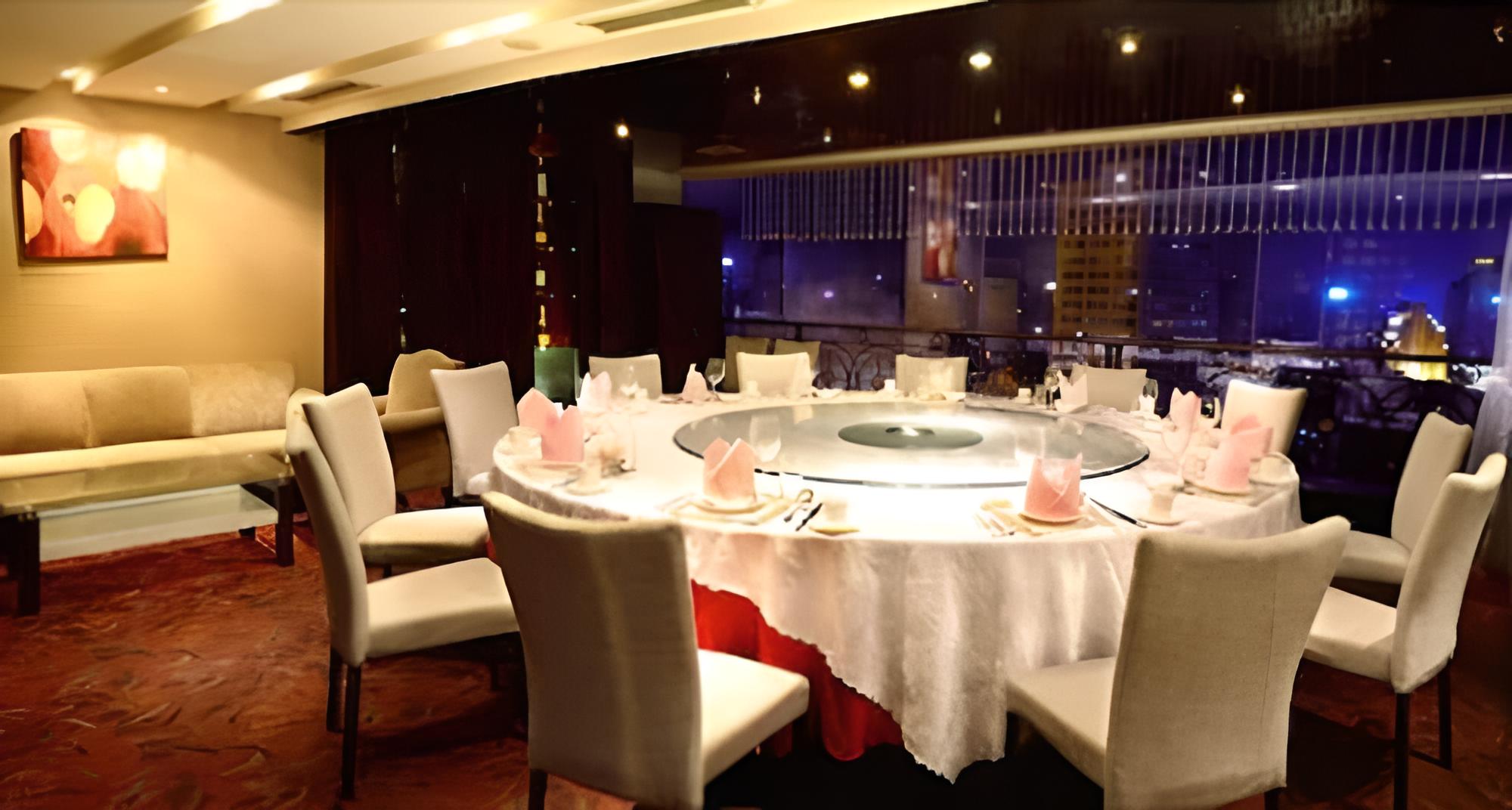 The Bund Riverside Hotel