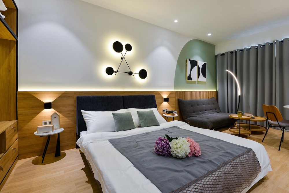 2Q Apartment